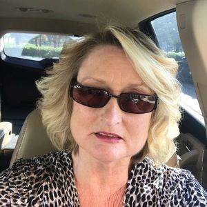 Meet your Posher, Debbie